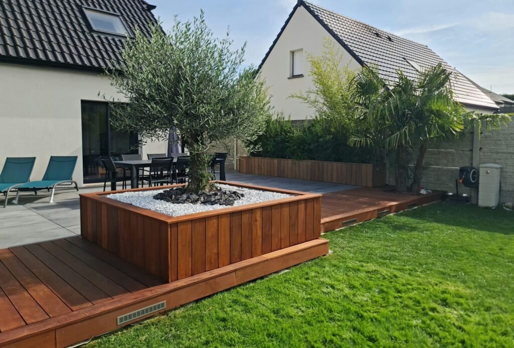 Terrasse avec aménagement extérieur du terrain - AD construction